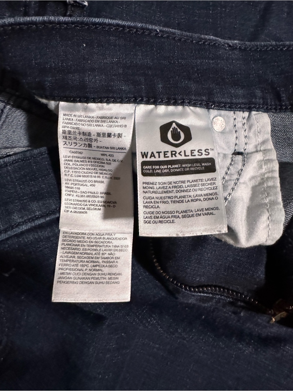 Womens Levi’s Jeans Classic Straight Size 20W Dark Denim Blue - Picture 5 of 11